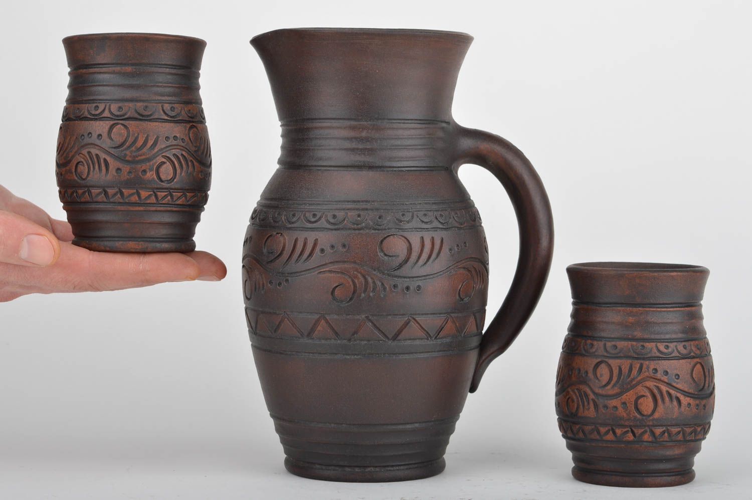 Juego de vajilla cerámica artesanal jarro 2.5 l y 2 vasos de arcilla marrones foto 3