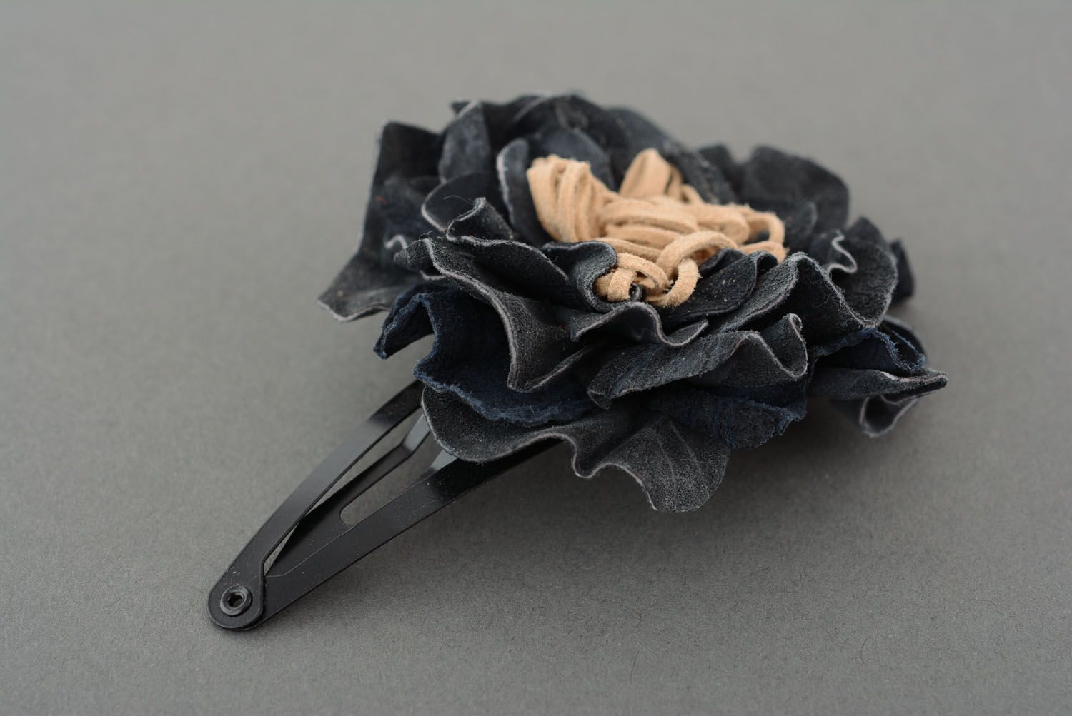Leather hair clip with flower photo 3