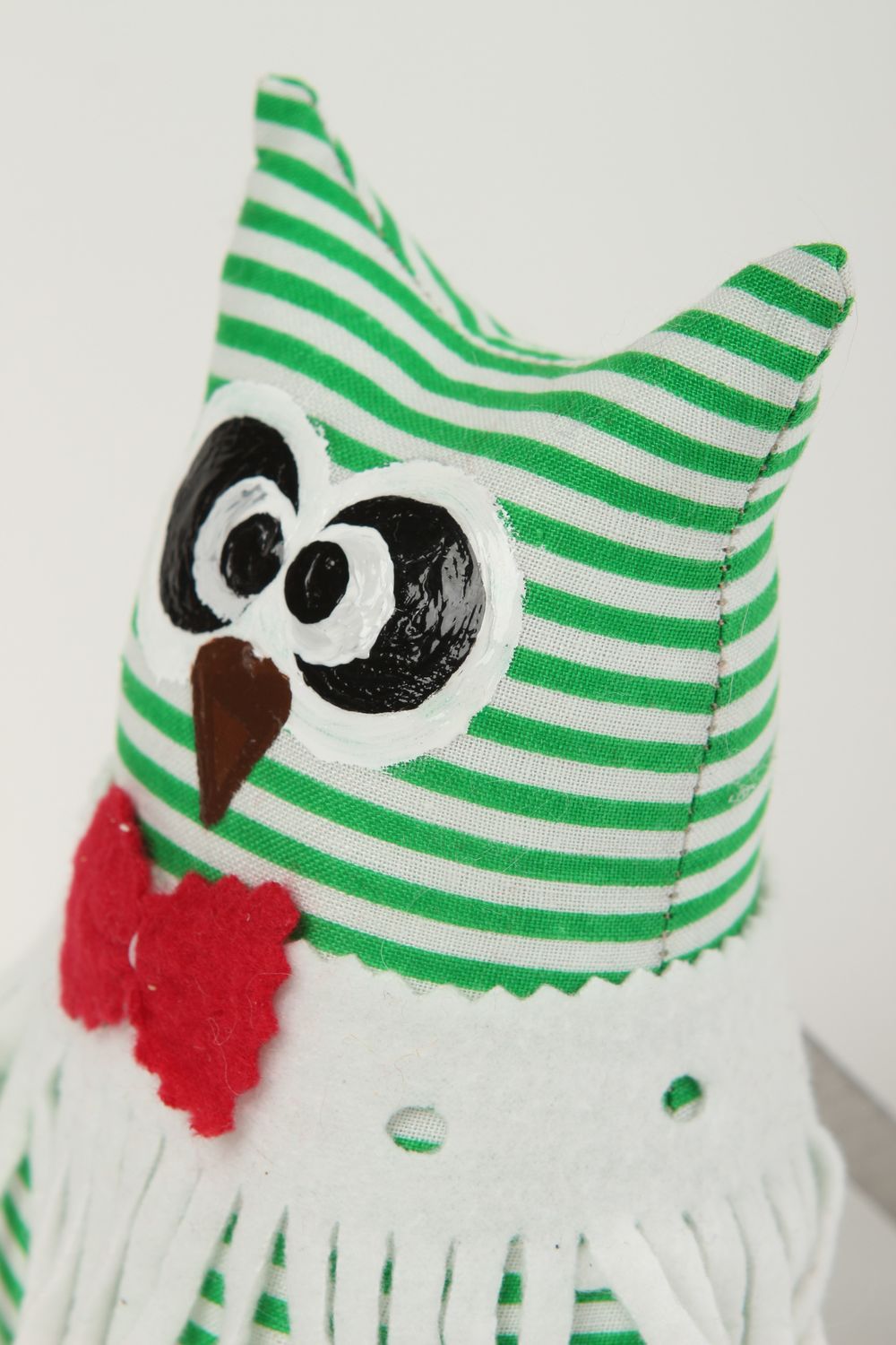 Handmade grünes Kuscheltier Eule mit Fliege Stoff Spielzeug Geschenk für Kinder  foto 3