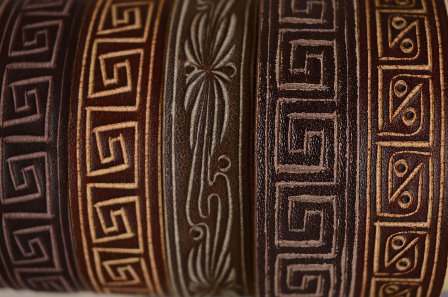 Bracelet fait main de vrai cuir avec sculpture accessoire unisexe marron photo 5