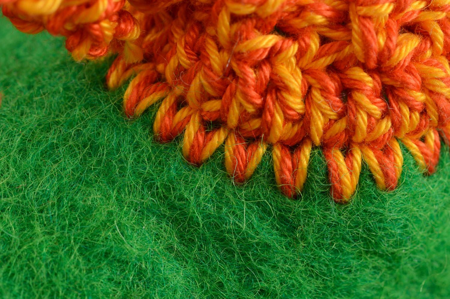 Patucos de bebé tejidos a mano de lana en técnica de fieltro verdes bonitos foto 3