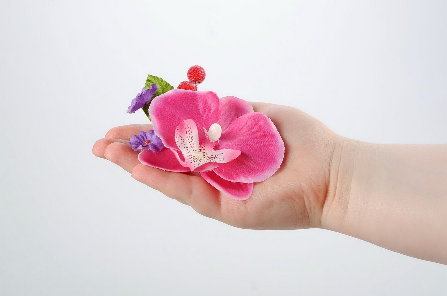 Hair clip with flowers photo 3