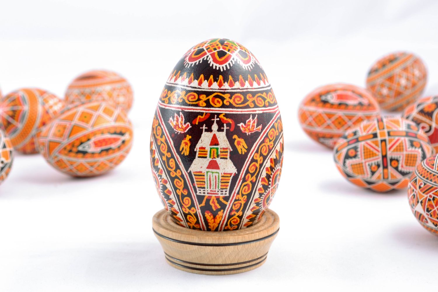 Oeuf de Pâques décoratif aux motifs chrétiens photo 1