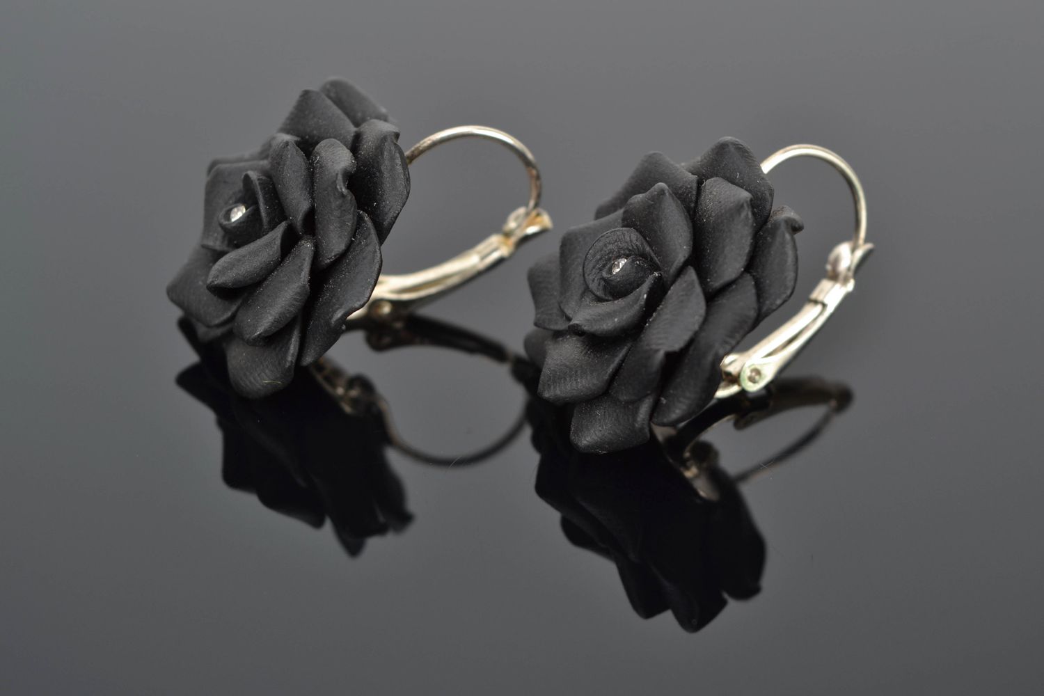 Polymer clay earrings in the shape of black roses photo 1