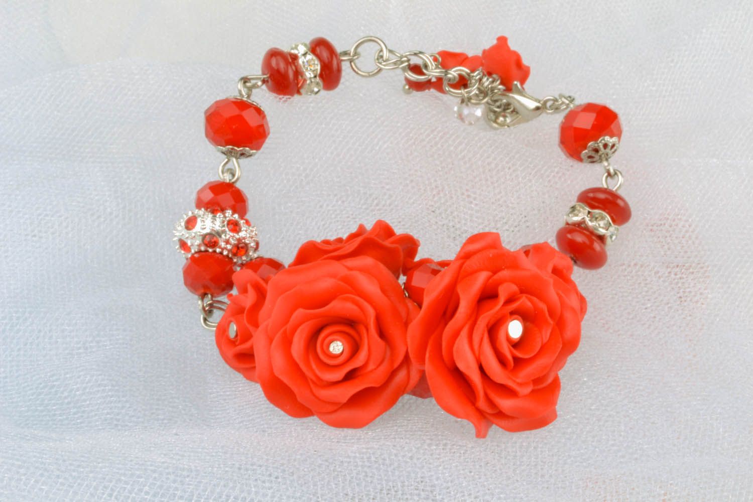 Bracelete artesanal Rosas vermelhas de argila de polímero foto 2