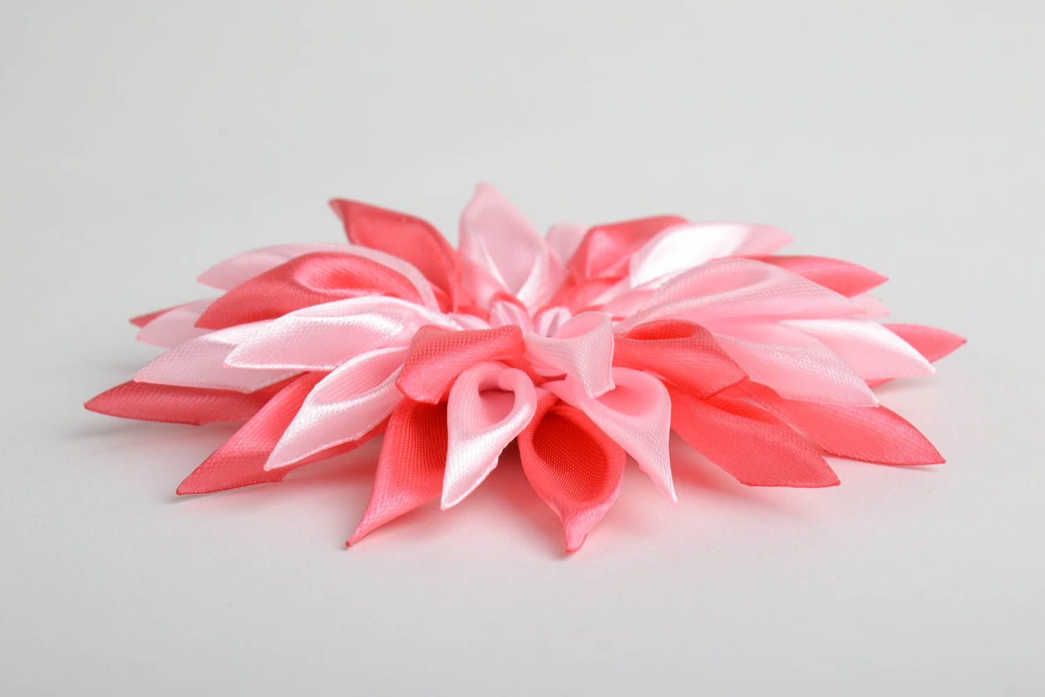 Handmade satin ribbon kanzashi flower in pink color for accessories making photo 2