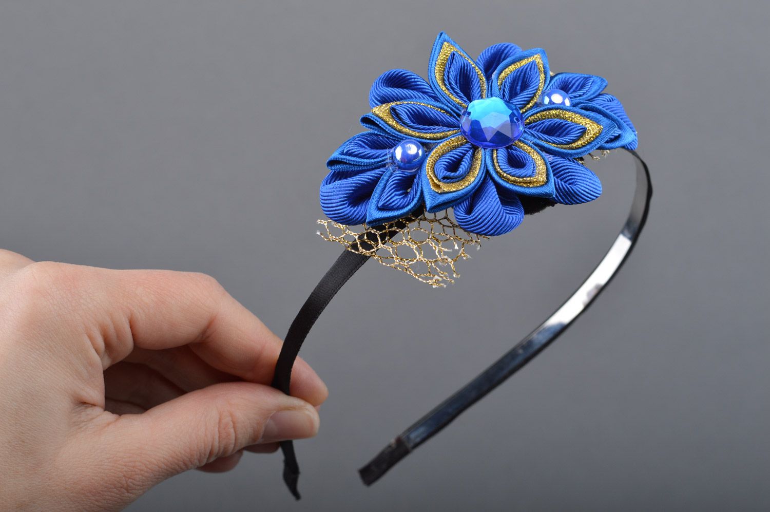 Обруч для волос с цветком из лент ручной работы в виде синего цветка Незабудка фото 1
