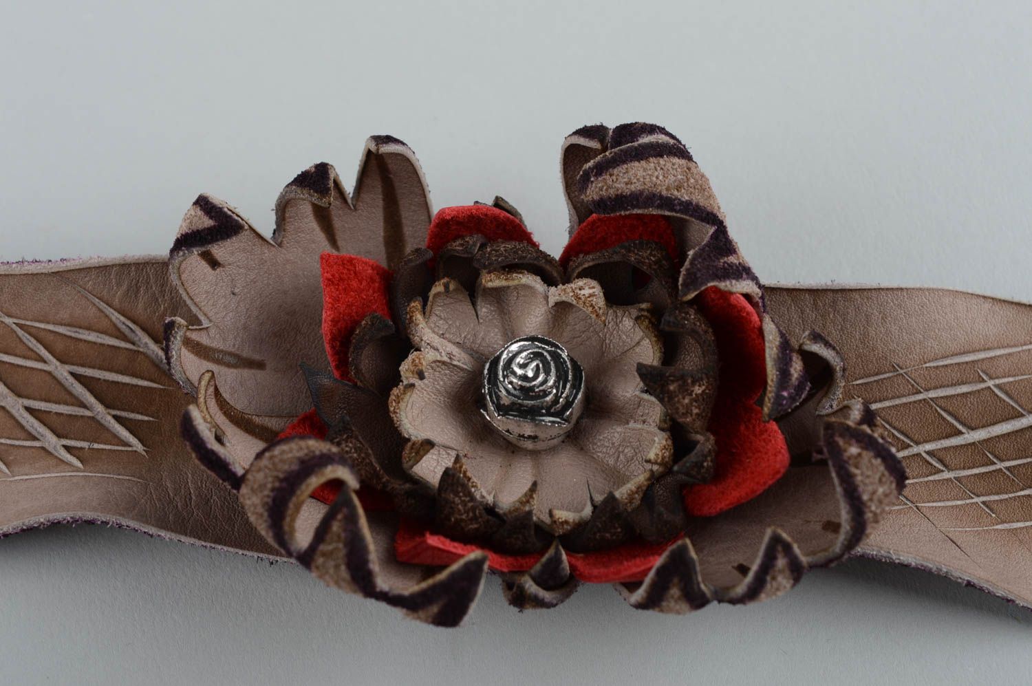 Оригинальный женский кожаный браслет с замшей и металлом ручной работы  фото 5