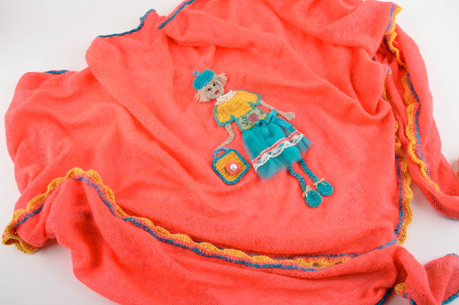 Grand Châle en laine fait main couleur pêche avec poupée Accessoire femme photo 2
