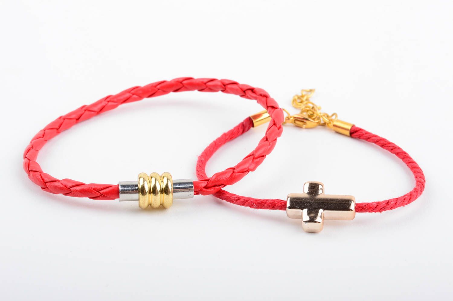 Set de bracelets rouges en similicuir et métal faits main tressés 2 pièces photo 4