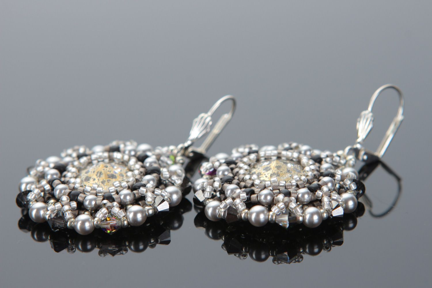 Boucles d'oreilles en perles de rocaille faites main rondes grises pour femme photo 2