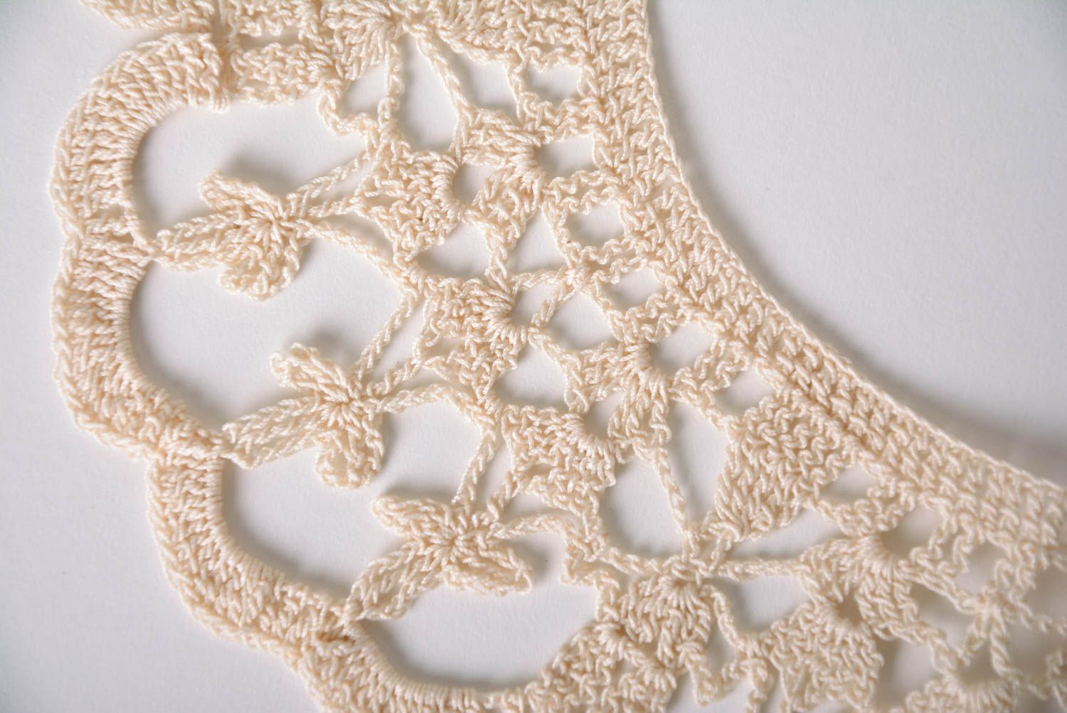 Collier col blanc Bijou fait main ajouré en coton au crochet Cadeau femme photo 3