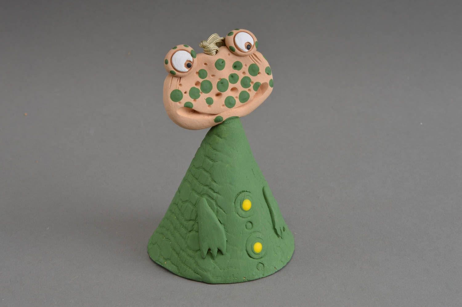 Clochette en argile peinte faite main à suspendre décorative grenouille verte photo 4