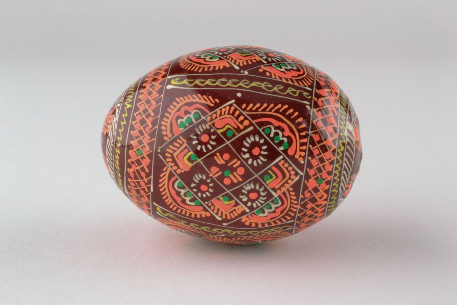 Wooden egg painted with enamel photo 3