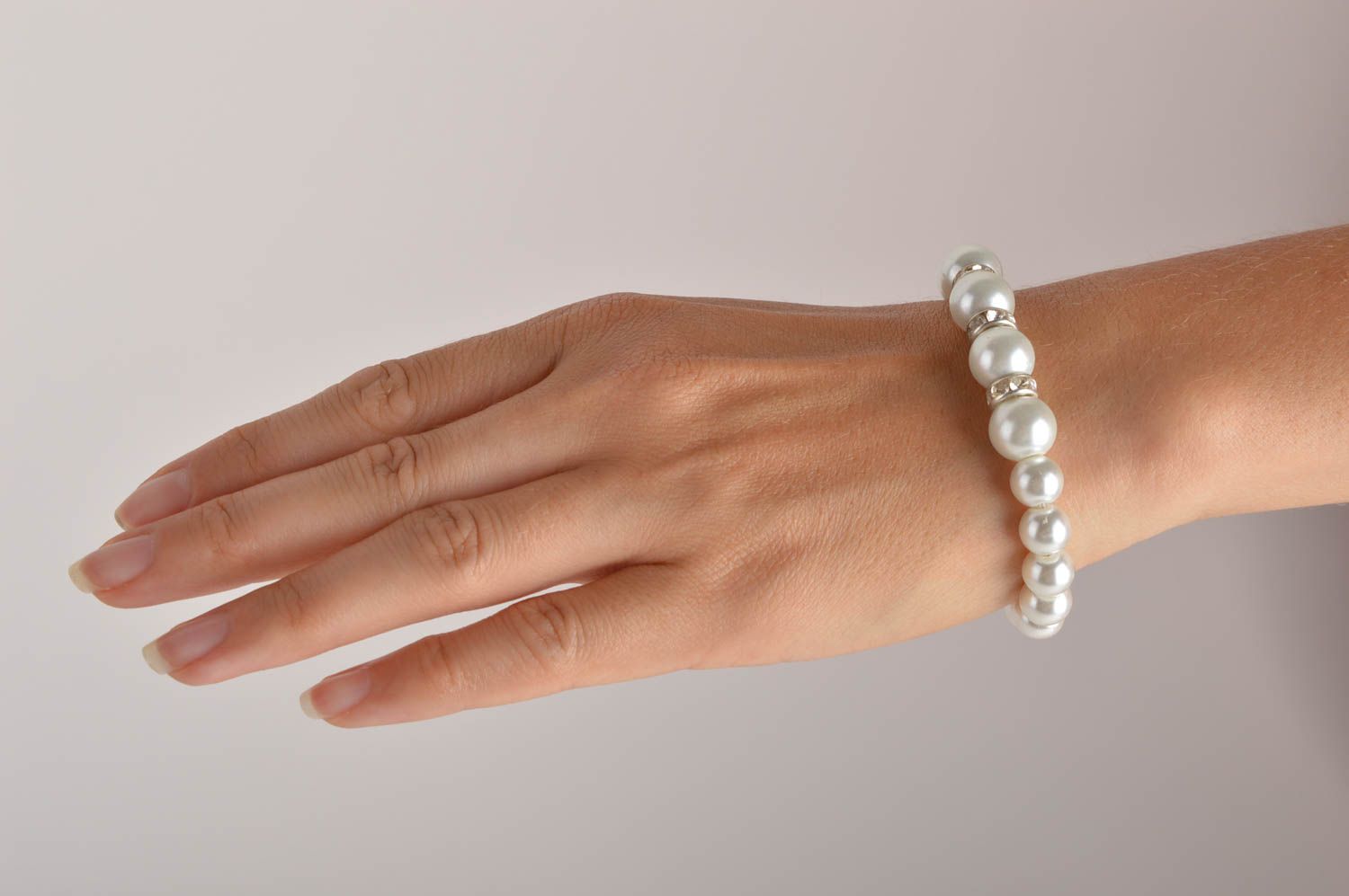 Handmade white festive bracelet unusual elegant bracelet stylish accessory photo 6