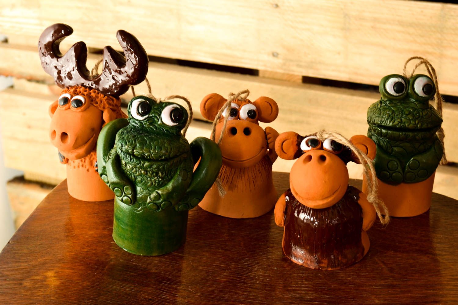 Keramik Figuren handgefertigt Figuren Set toll Ton Glöckchen Haus Deko 5 Stück foto 1