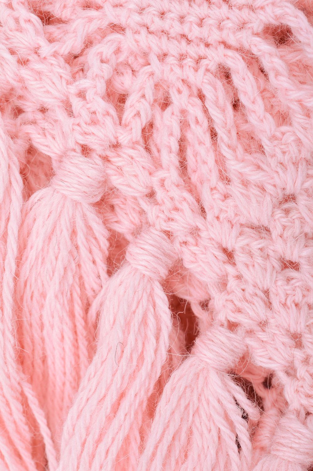 Châle tricoté en fils de mi-laine rose ajouré fait main avec franges pour femme  photo 5