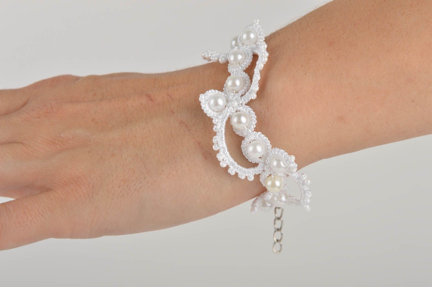 Bracelet fantaisie fait main Bracelet blanc Accessoire femme bijou frivolité  photo 5