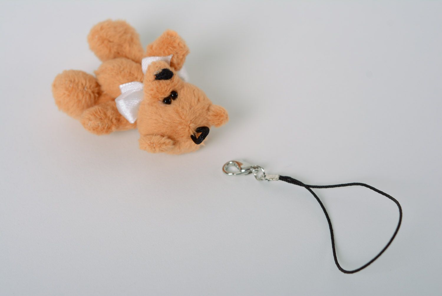 Мягкий брелок для ключей в виде игрушки медвежонка коричневый красивый handmade фото 4