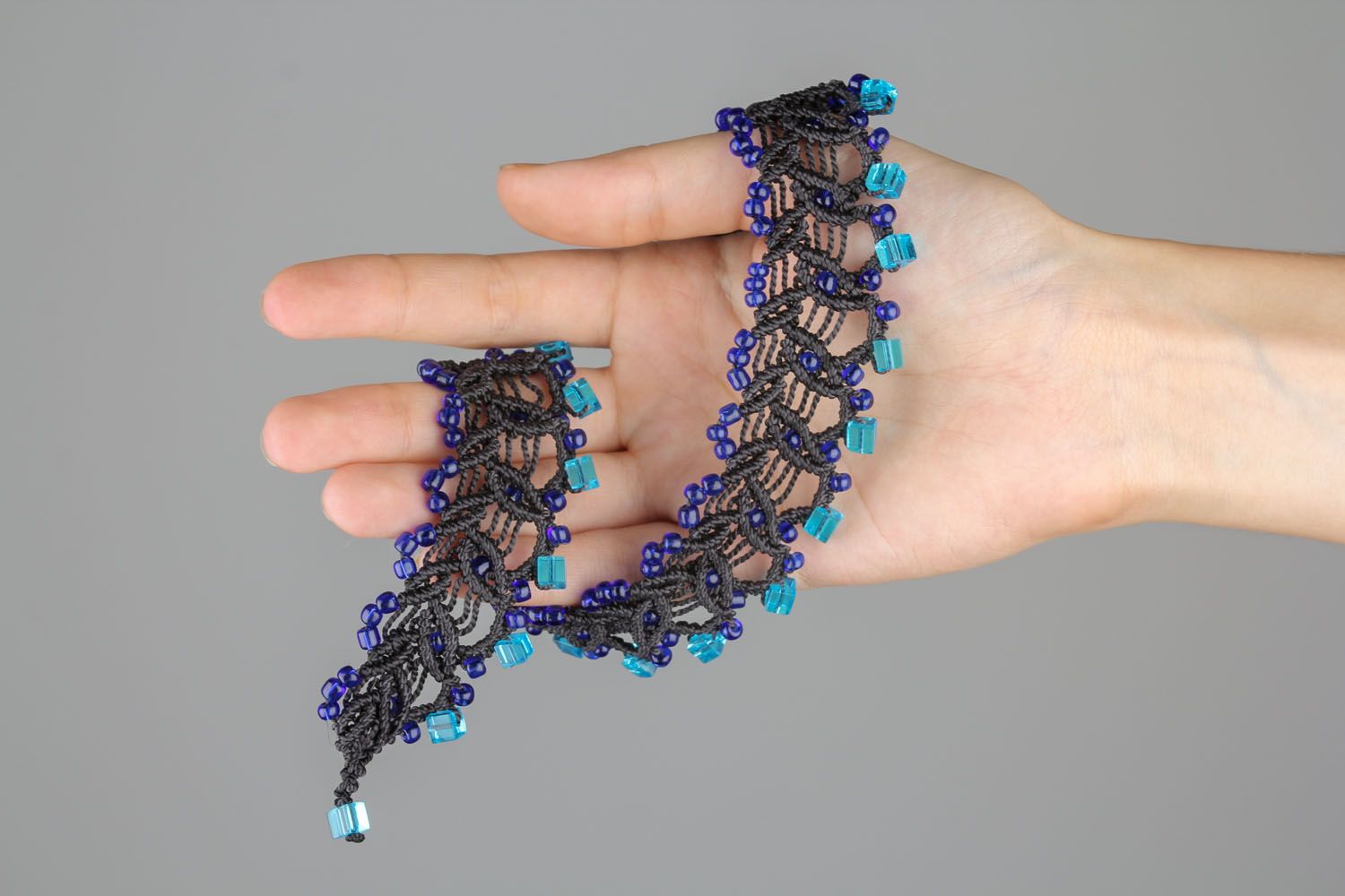 Necklace made of threads and beads photo 2