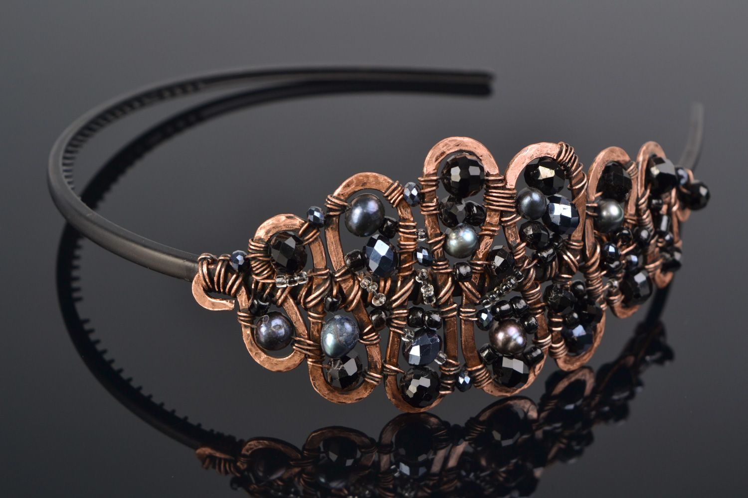 Serre-tête en cuivre fait main wire wrapping avec perles fantaisie noires photo 1