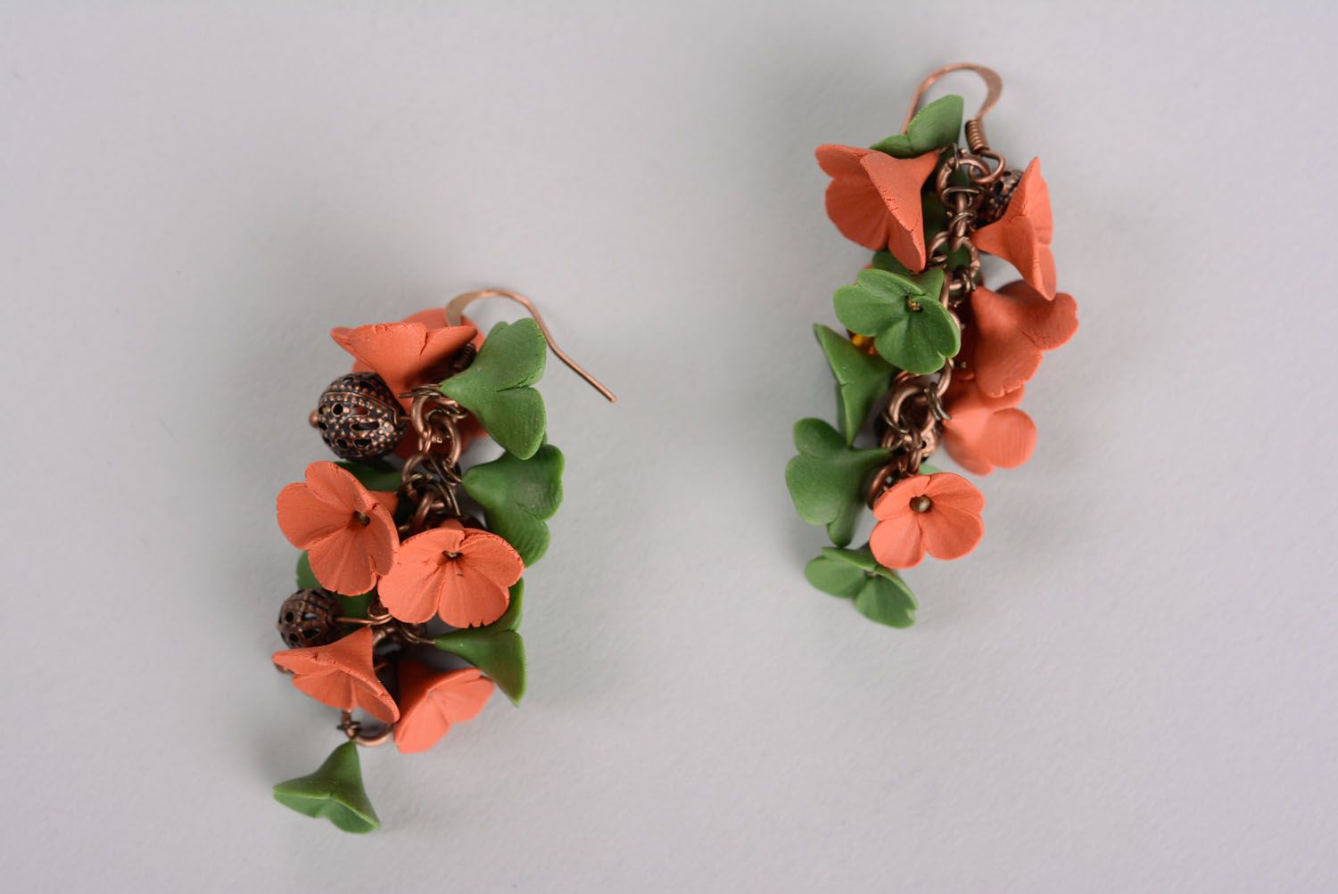 Boucles d'oreilles fleurs en pâte polymère photo 1