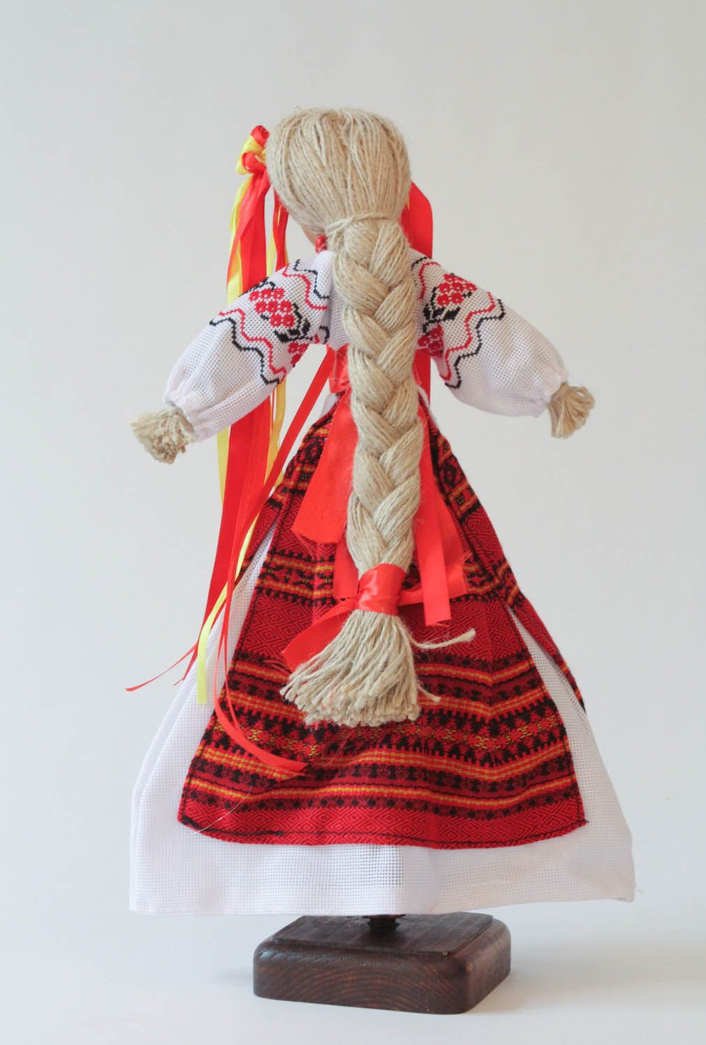 Boneca étnica Protectora feita à mão de tecidos naturais foto 2
