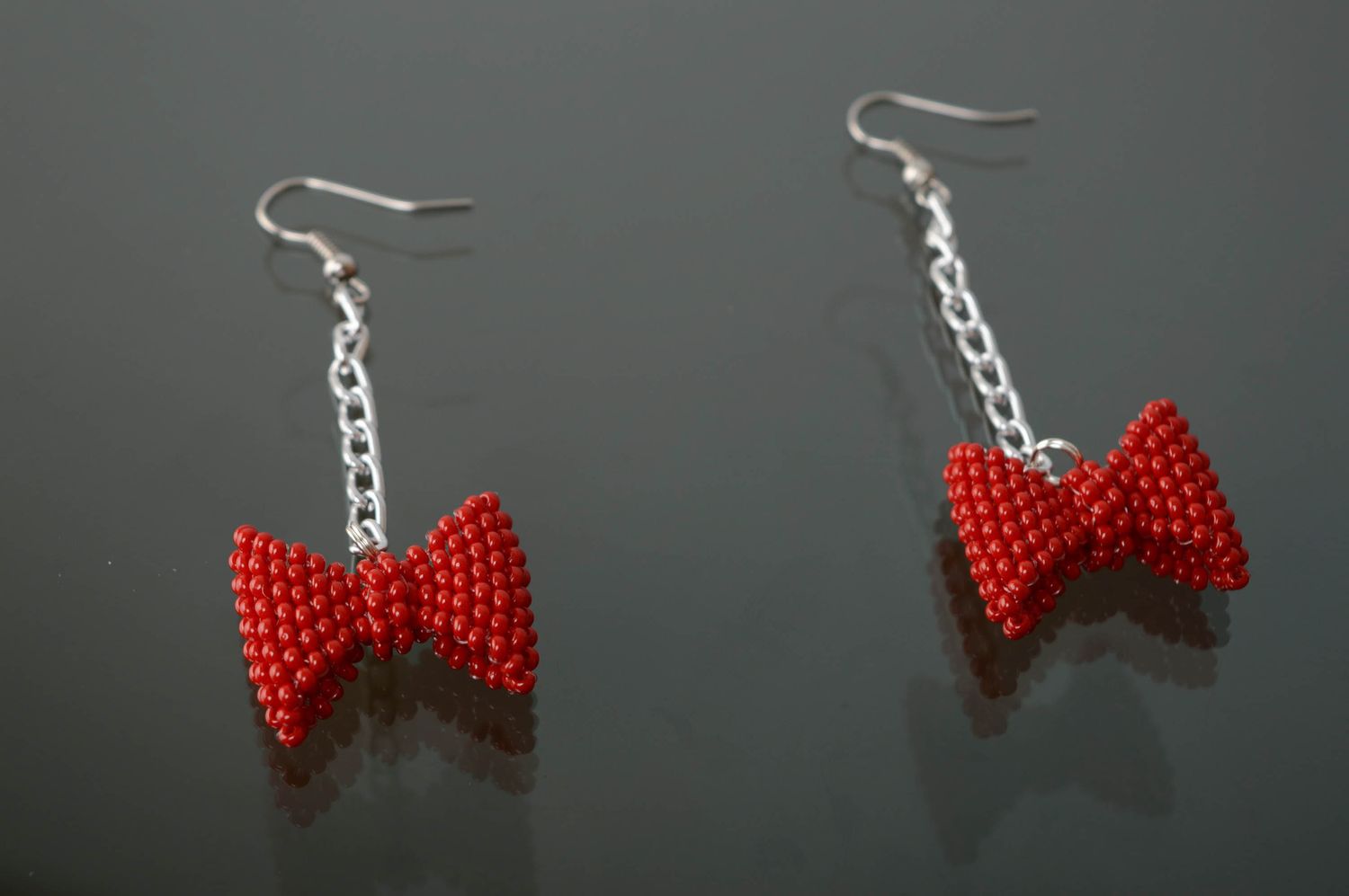 Beaded bow earrings of red color photo 3