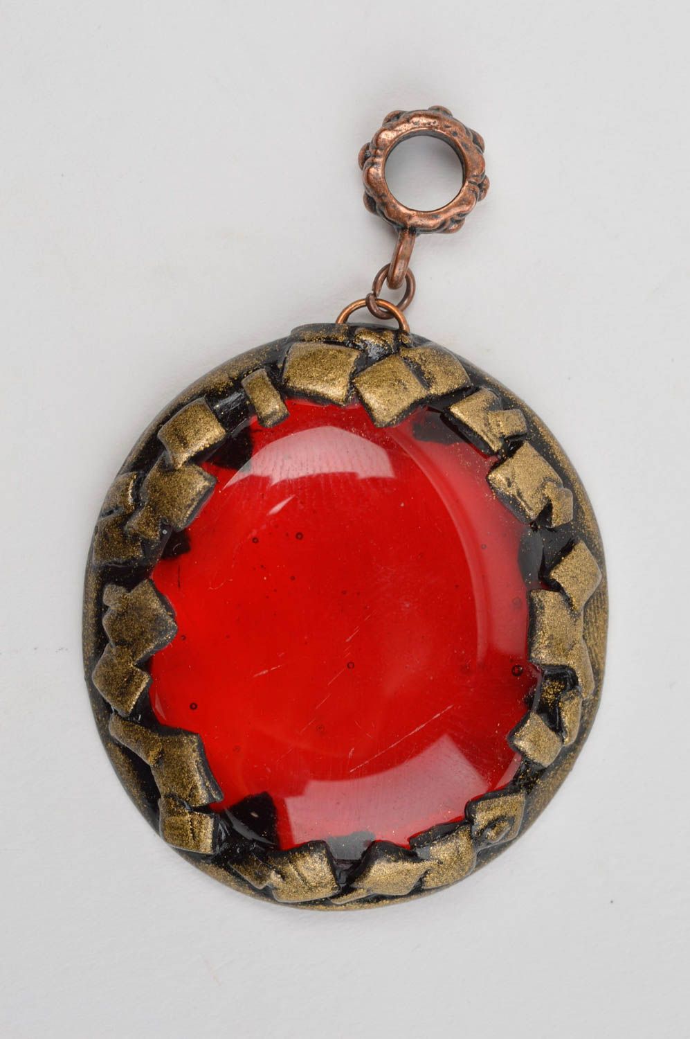 Оригинальный брелок для ключей из пластики с красным стеклом ручная работа фото 3