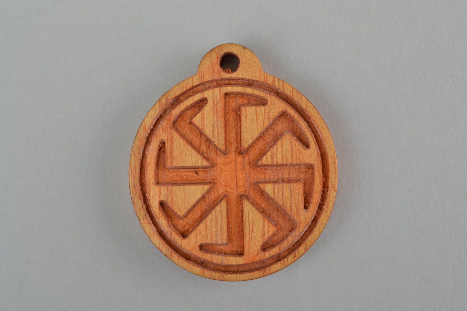Pendentif talisman Croix de Lada rond en bois d'acacia fait main original photo 3