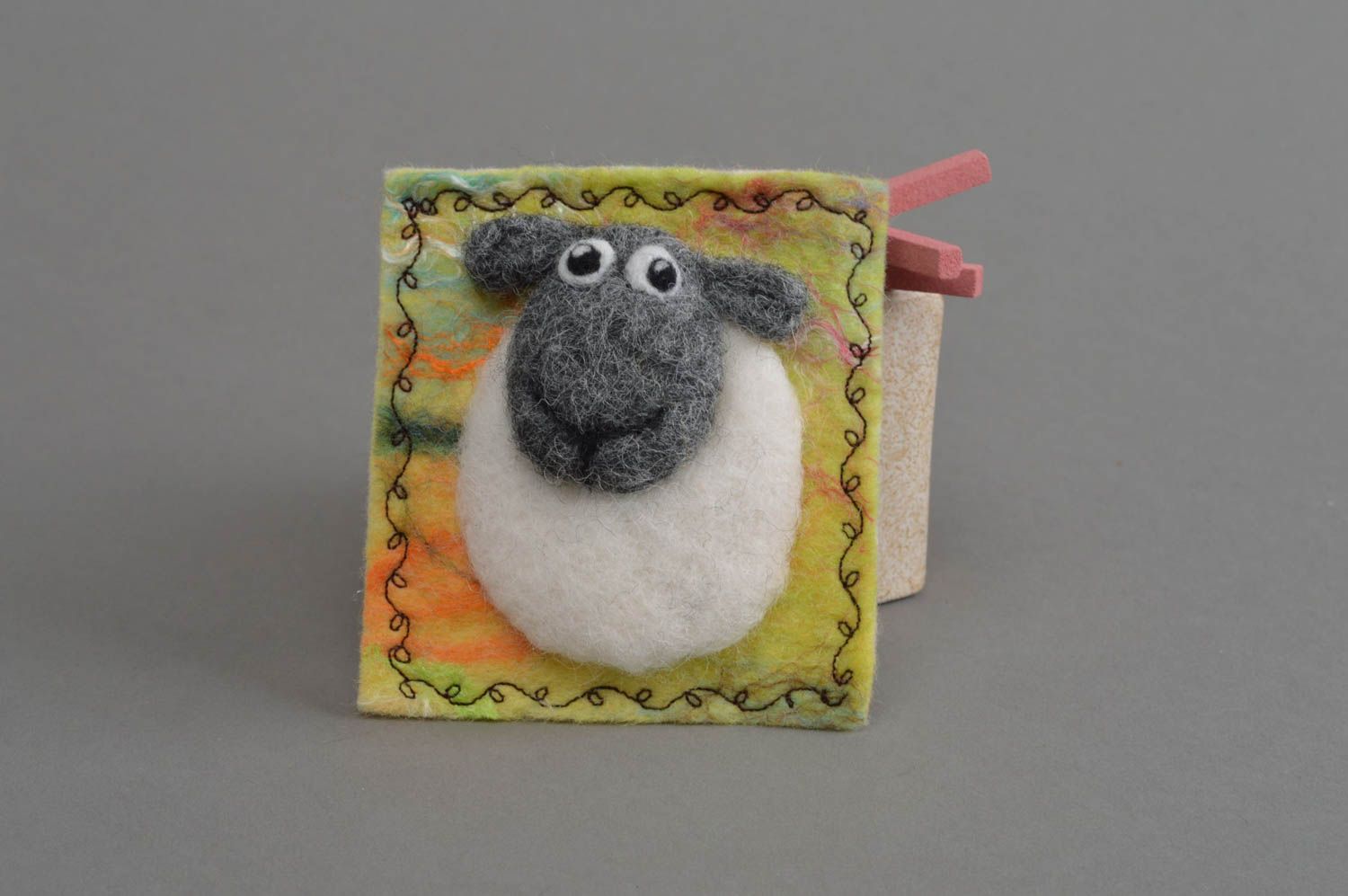 Designer Kühlschrankmagnet Schaf aus Wolle rechteckig schön handgemacht  foto 1