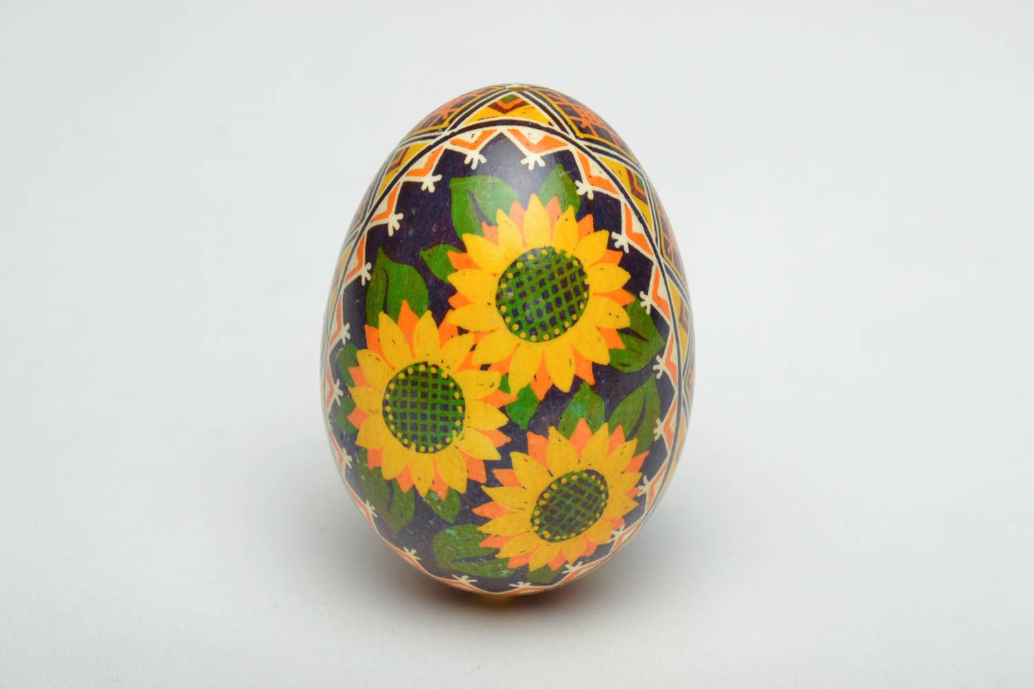 Oeuf de Pâques décoratif fait main original peint avec image de tournesols photo 2