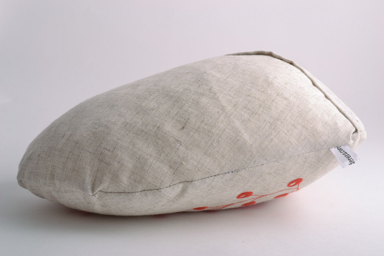 Большая мягкая диванная подушка с вышивкой ручной работы сердце авторская фото 4
