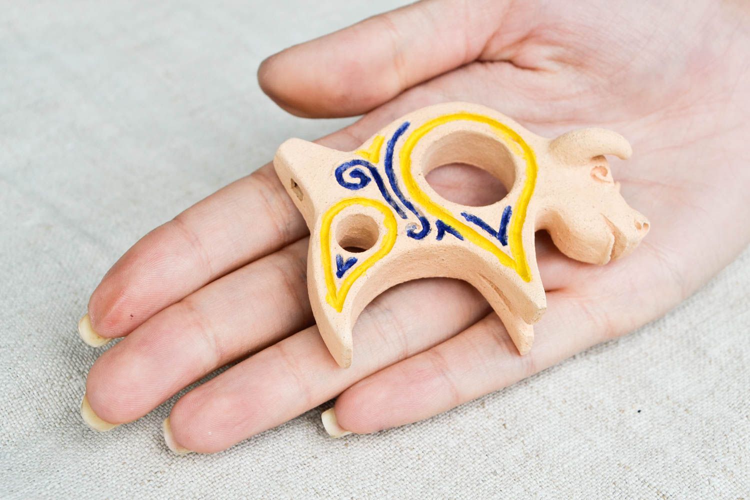 Керамический сувенир ручной работы игрушка из глины свистулька глиняная вол фото 2