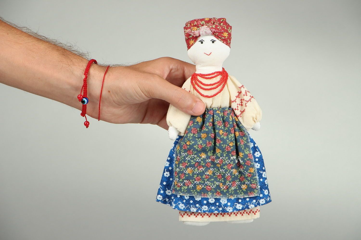 Poupée primitive en tissu Ukrainienne en costume national faite main  photo 5