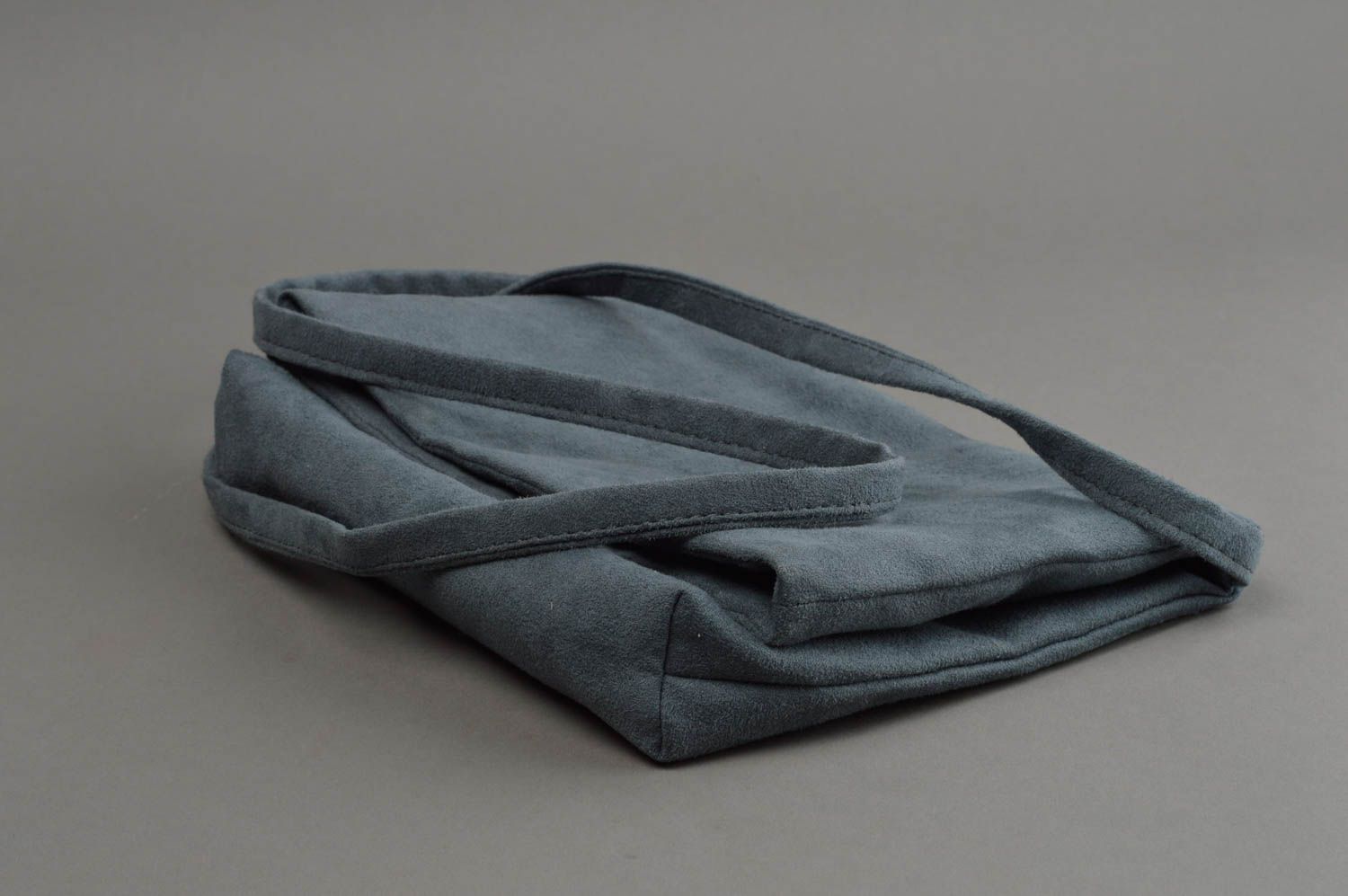 Petit sac pour femme en suède artificiel fait main pliable accessoire gris fumé photo 2