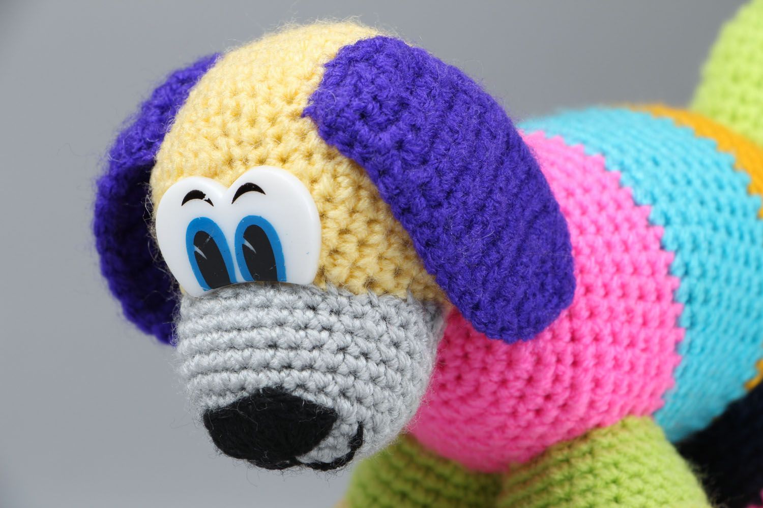 Jouet mou tricoté chien multicolore photo 2
