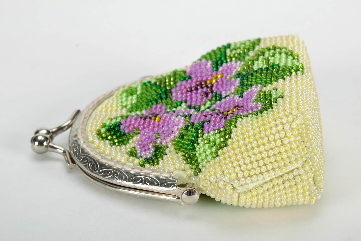 Wallet embroidered with beads photo 4