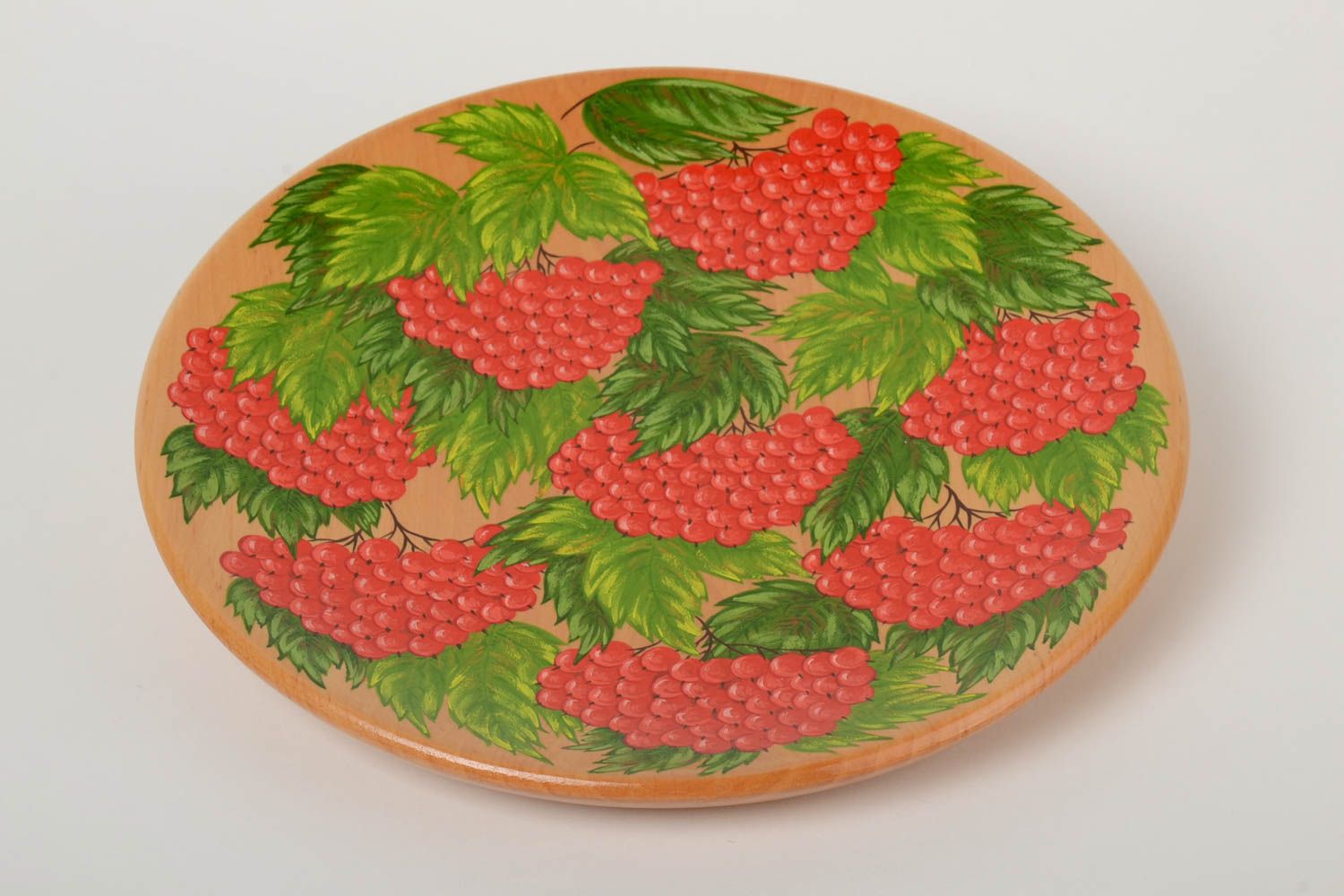 Декоративная тарелка на стену деревянная с ягодами калины красивая ручной работы фото 2