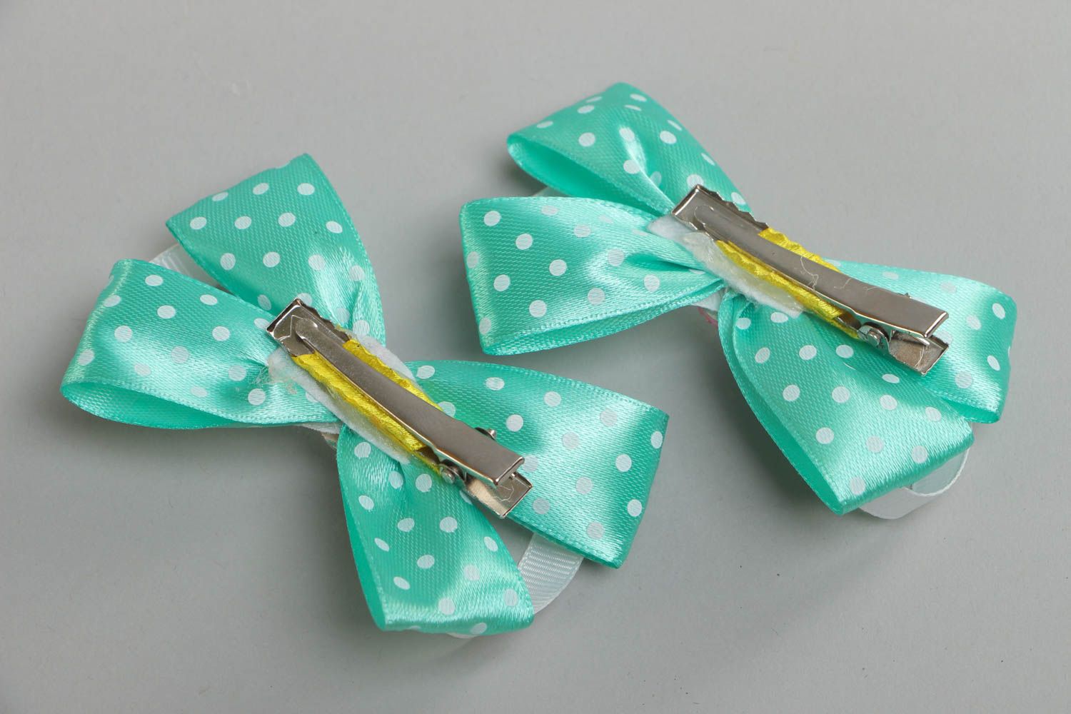 A set of 2 handcrafted bobby pins made of satin ribbon in the form of bows photo 4