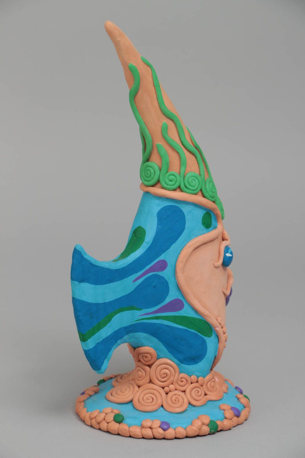 Глиняная статуэтка в виде рыбы расписанная акриловыми красками ручной работы фото 3