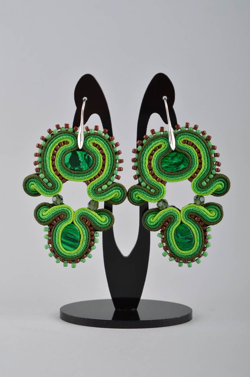 Pendientes artesanales verdes elegantes bisutería soutache accesorios de moda foto 2