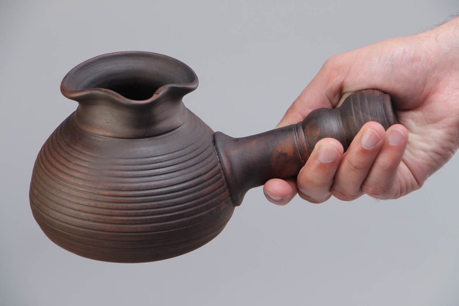 Dunkle ungewöhnliche türkische Kaffeekanne aus Keramik Handarbeit braun foto 4