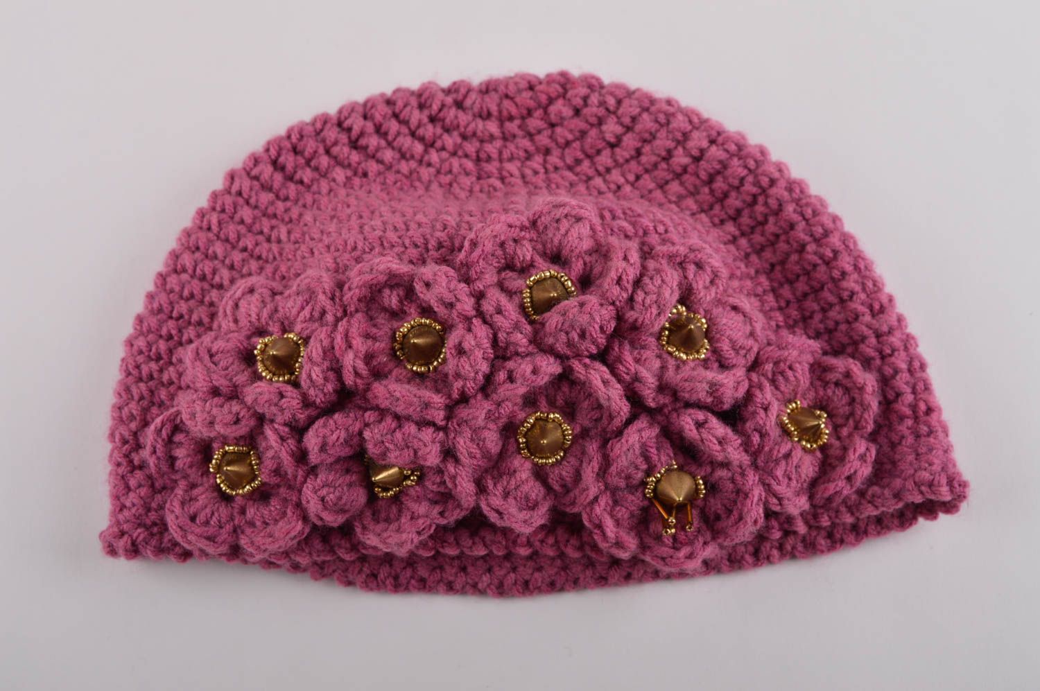 Вязаная шапка ручной работы нежная зимняя шапка с цветами красивая шапка фото 5