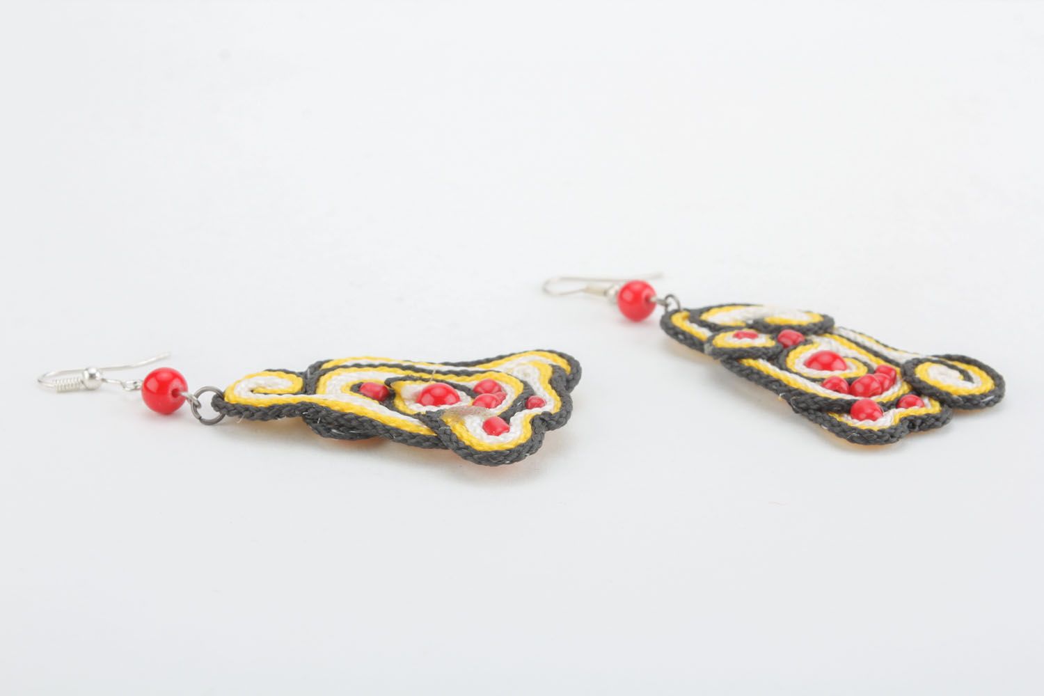 Lange Soutache Ohrringe mit dekorativen Steinen foto 3