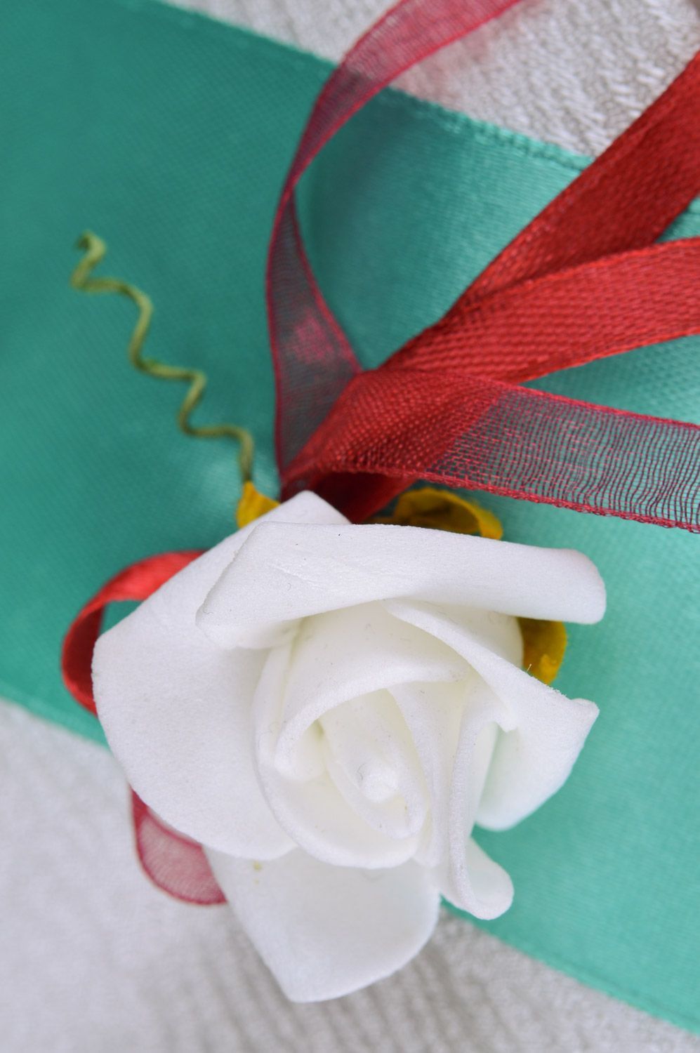 Свадебная подушечка для колец и цветочный ободок для волос хэнд мэйд комплект фото 2