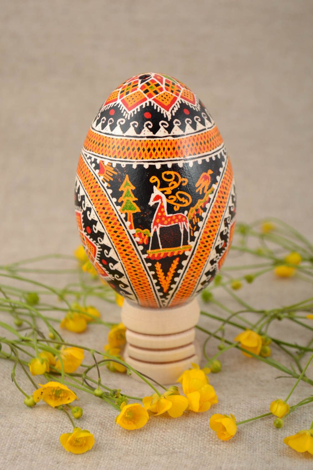 Пасхальное яйцо расписанное акриловыми красками ручной работы гусиное красивое фото 1