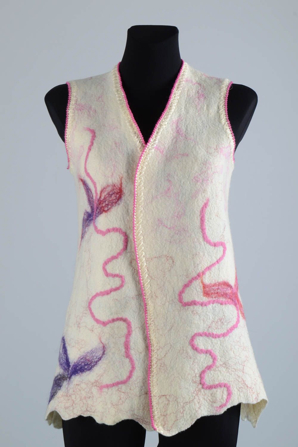 Gilet laine fait main Gilet blanc rose chaud Accessoire femme feutrage photo 1