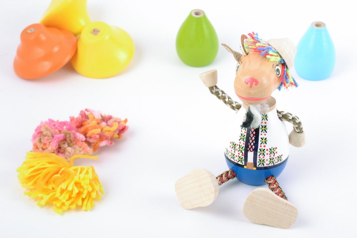 Деревянная игрушка козлик в шляпе с росписью ручной работы авторская детская фото 1
