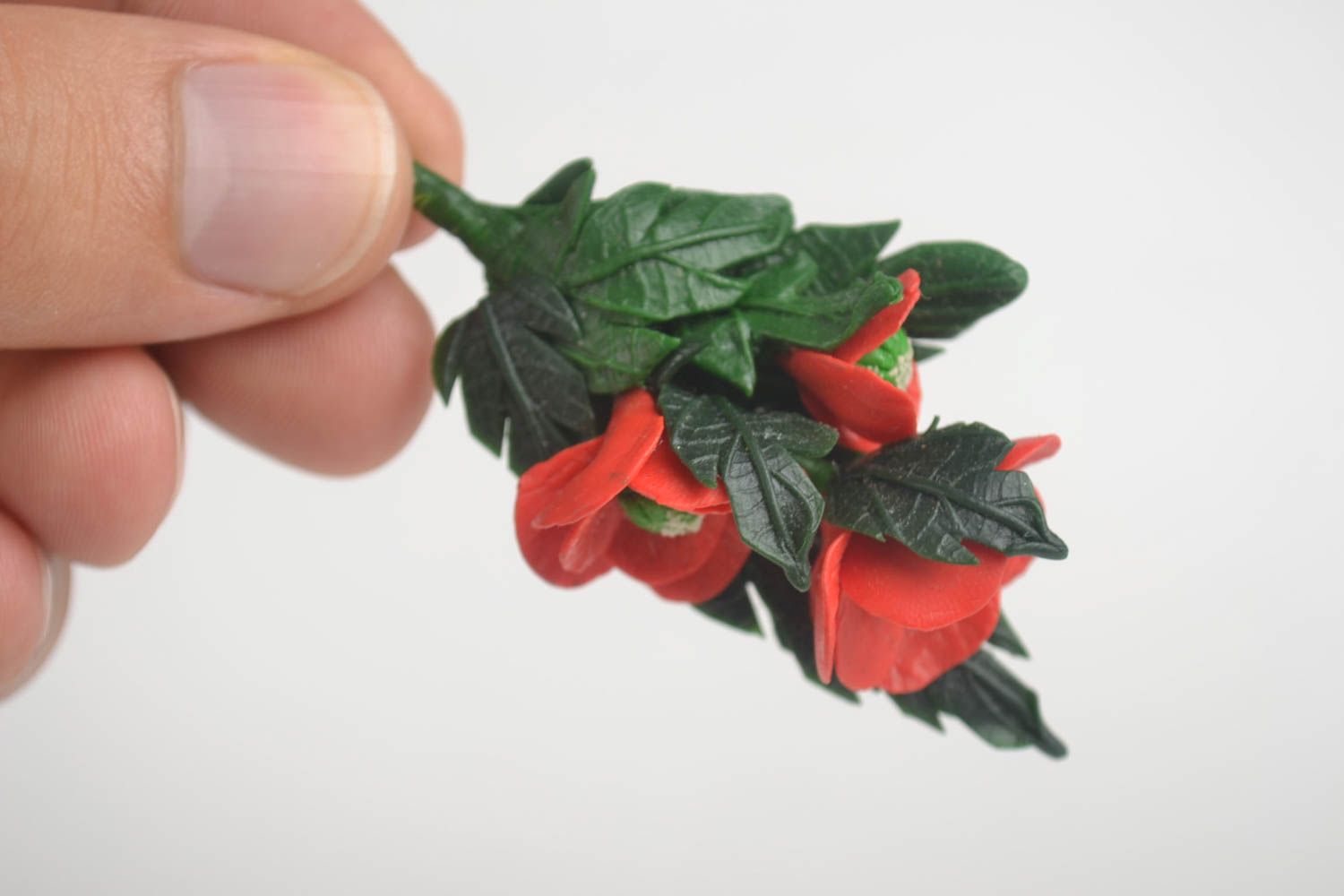 Broche fleurs rouges Bijou fait main en porcelaine froide Cadeau pour femme photo 5